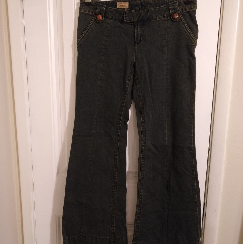Free People Vintage bell bottom low rise ladies jean sz 31 dark wash